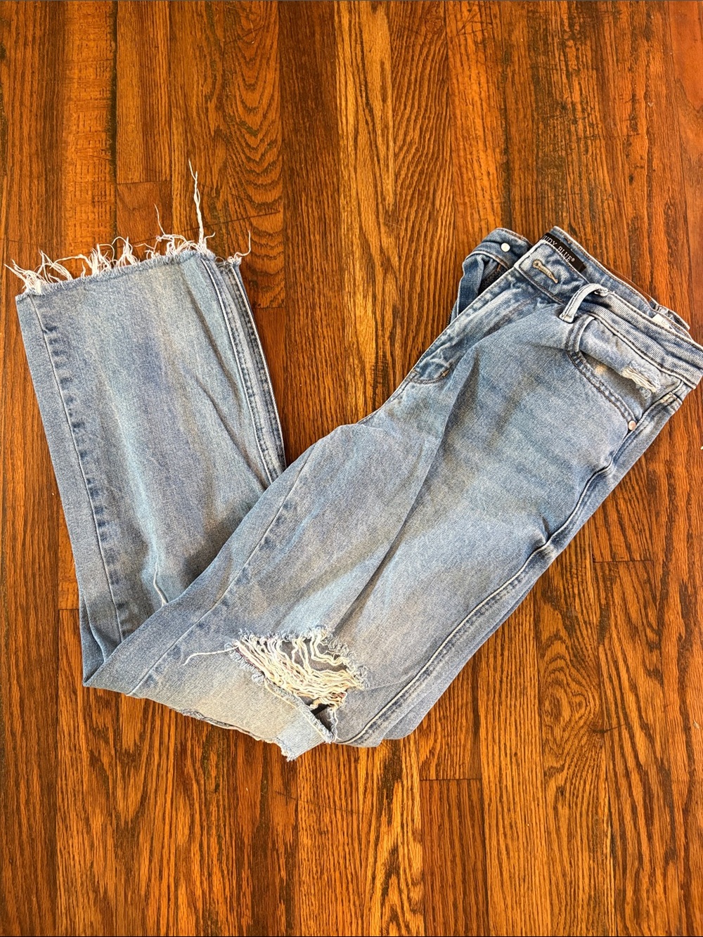 🎉Like New! Judy Blue Light Blue Straight-Leg Jeans with Frayed Hem